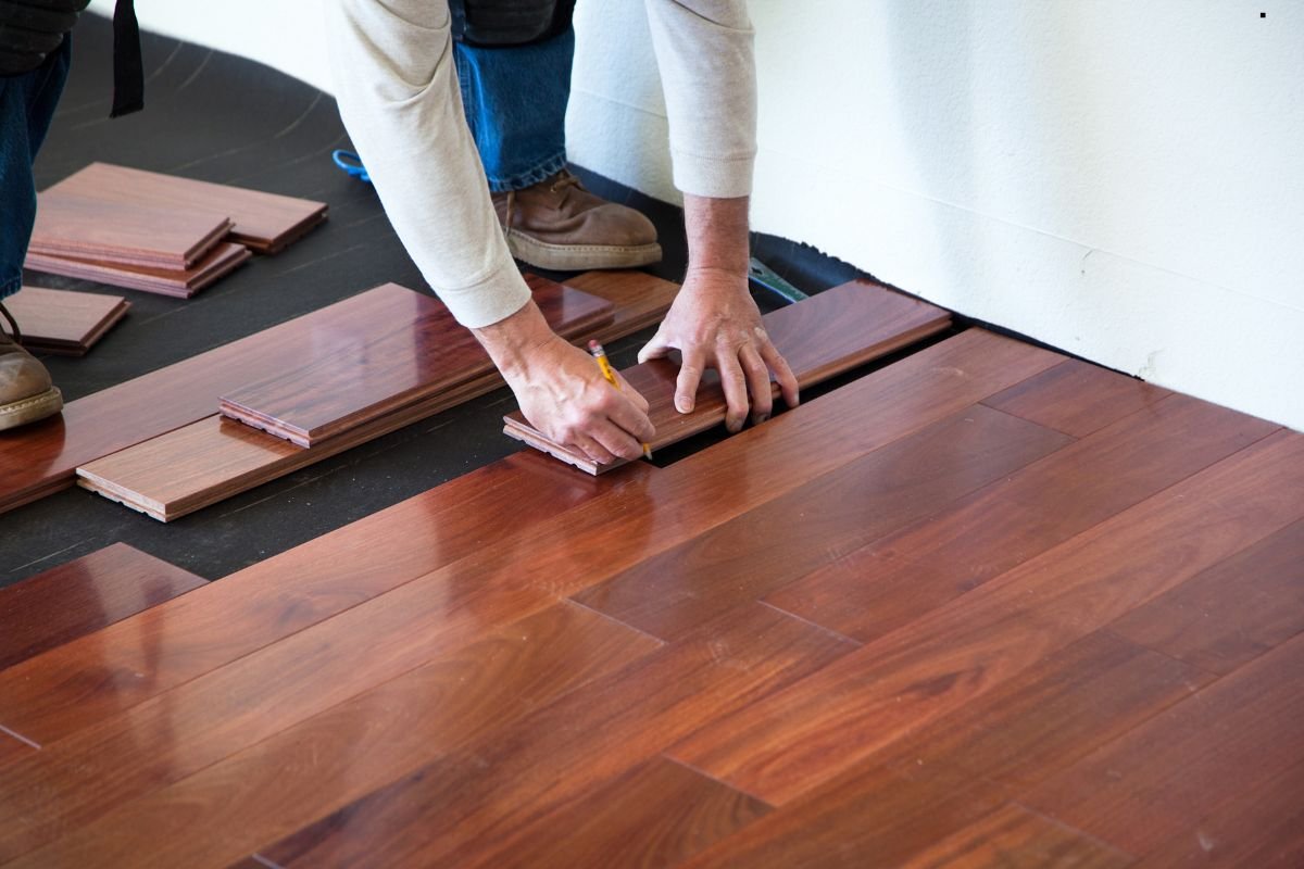 Factors Affecting Hybrid Flooring's Water Resistance 
